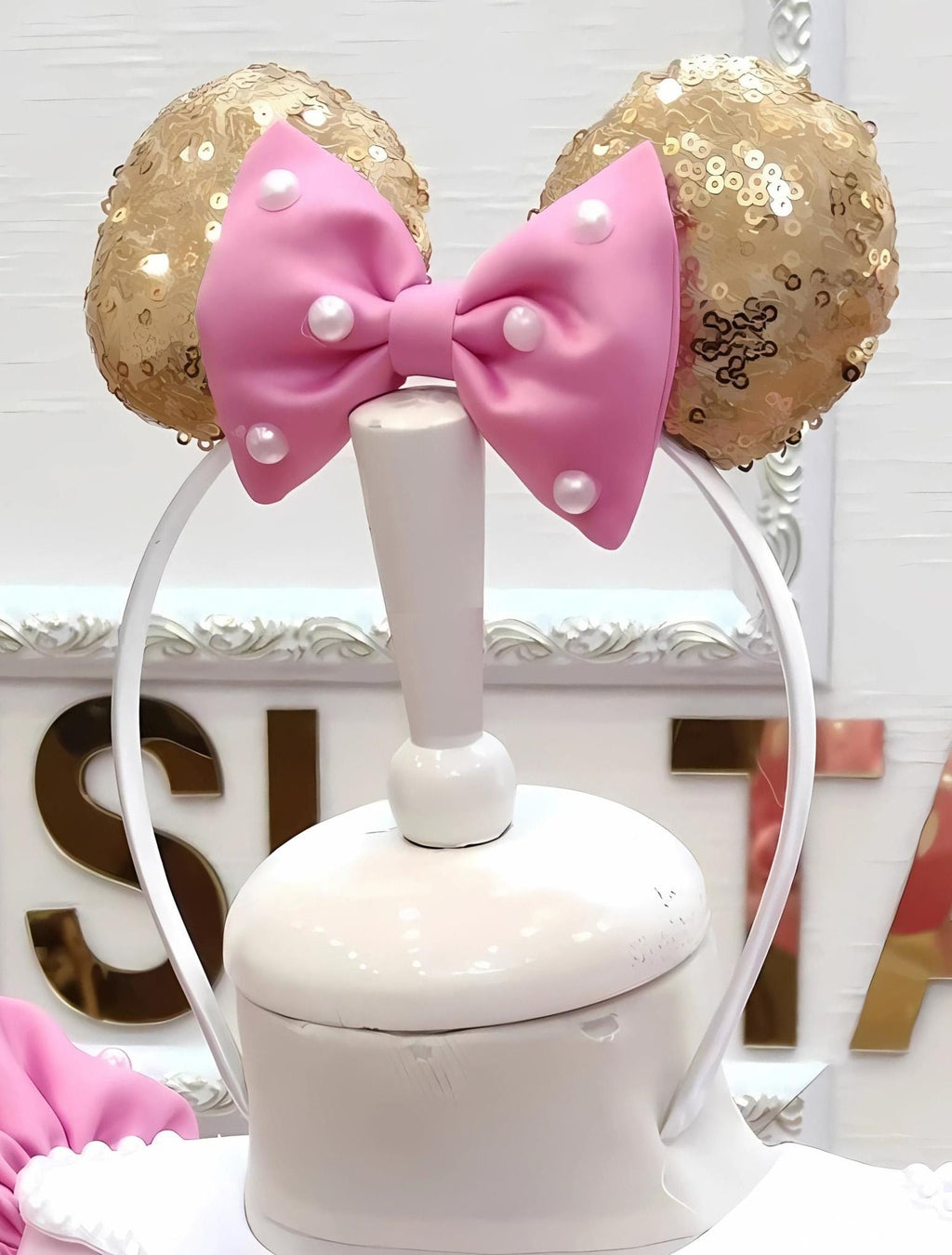 Pink couture Minnie Mouse party dress for baby girl&#39;s 1st birthday