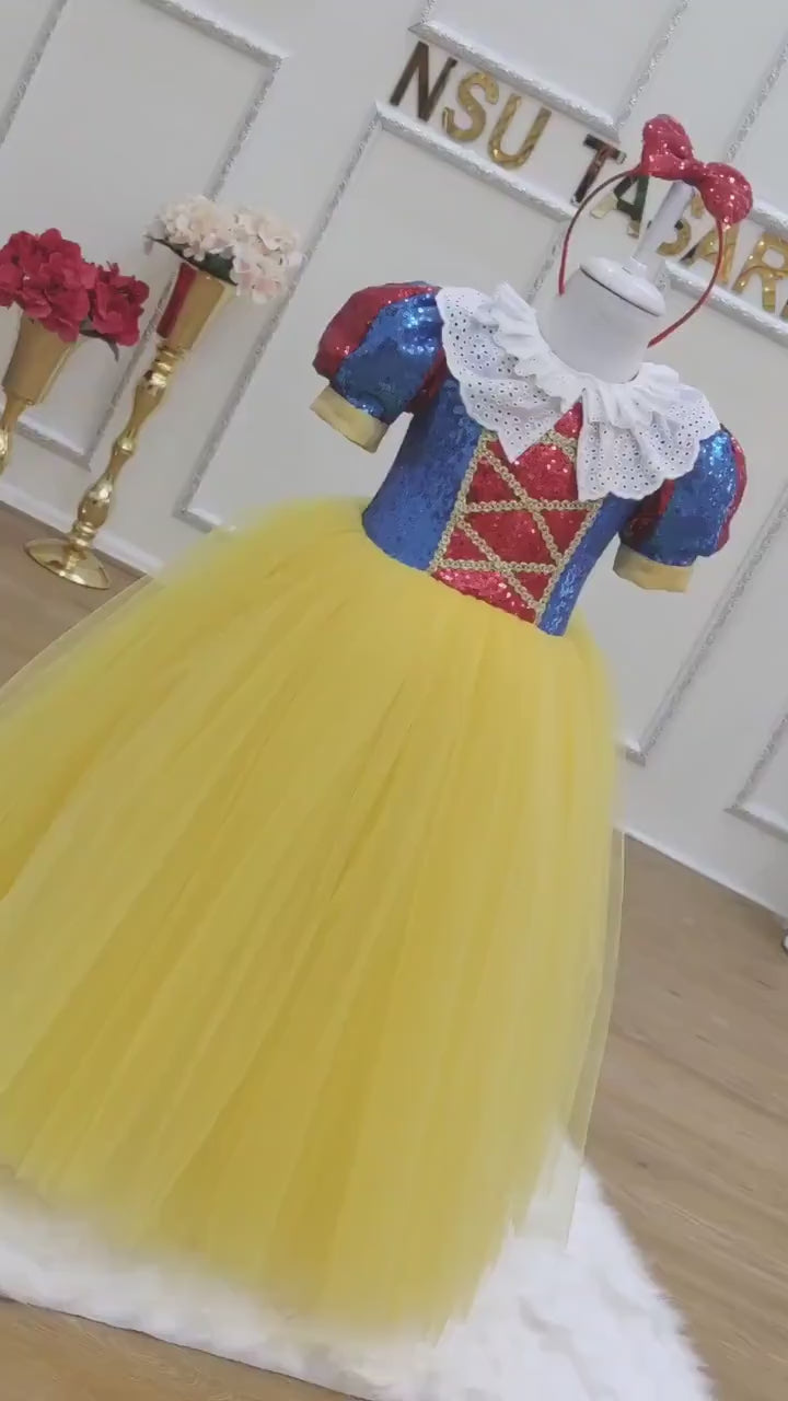 Snow white dress. Baby girl dress. For special occasion.  1st Birthday dress. First Birthday Dress. Handmade!