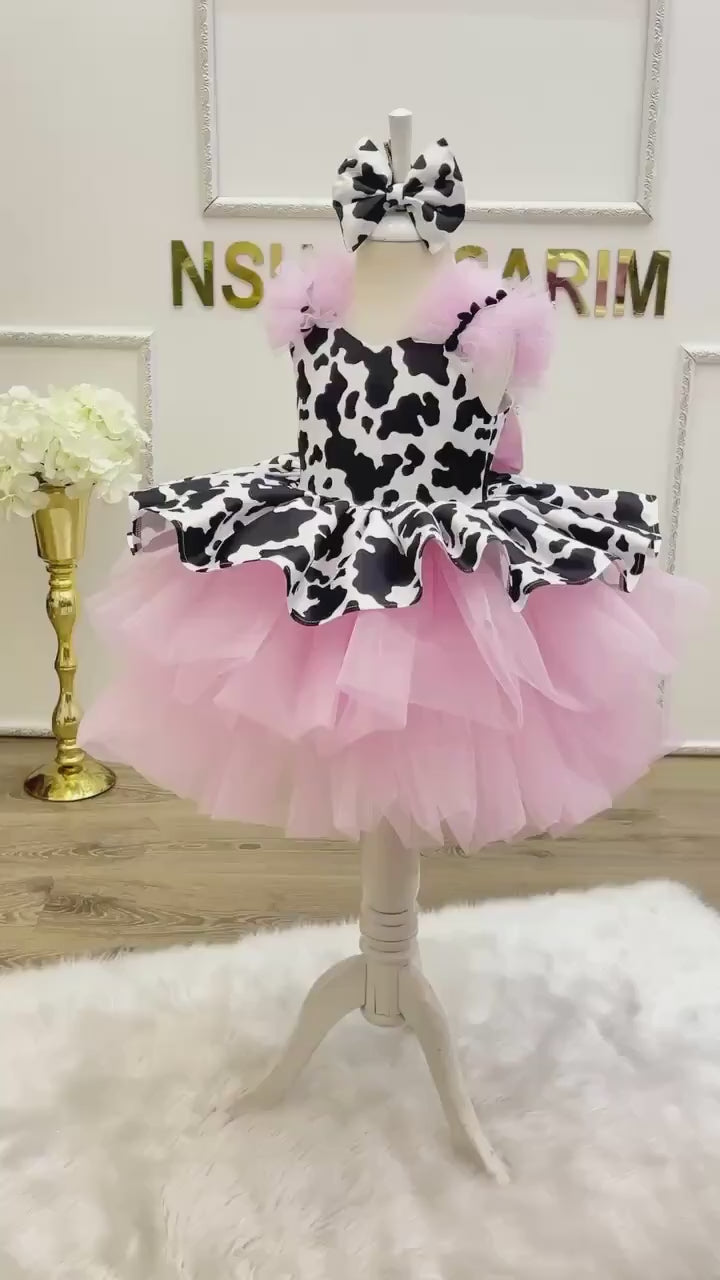 New Version Cow costume. Cow theme costume. Cow Baby girl dress. Cow party dress. Cow Birthday dress. 1st Birthday dress. 2ndBirthday dress